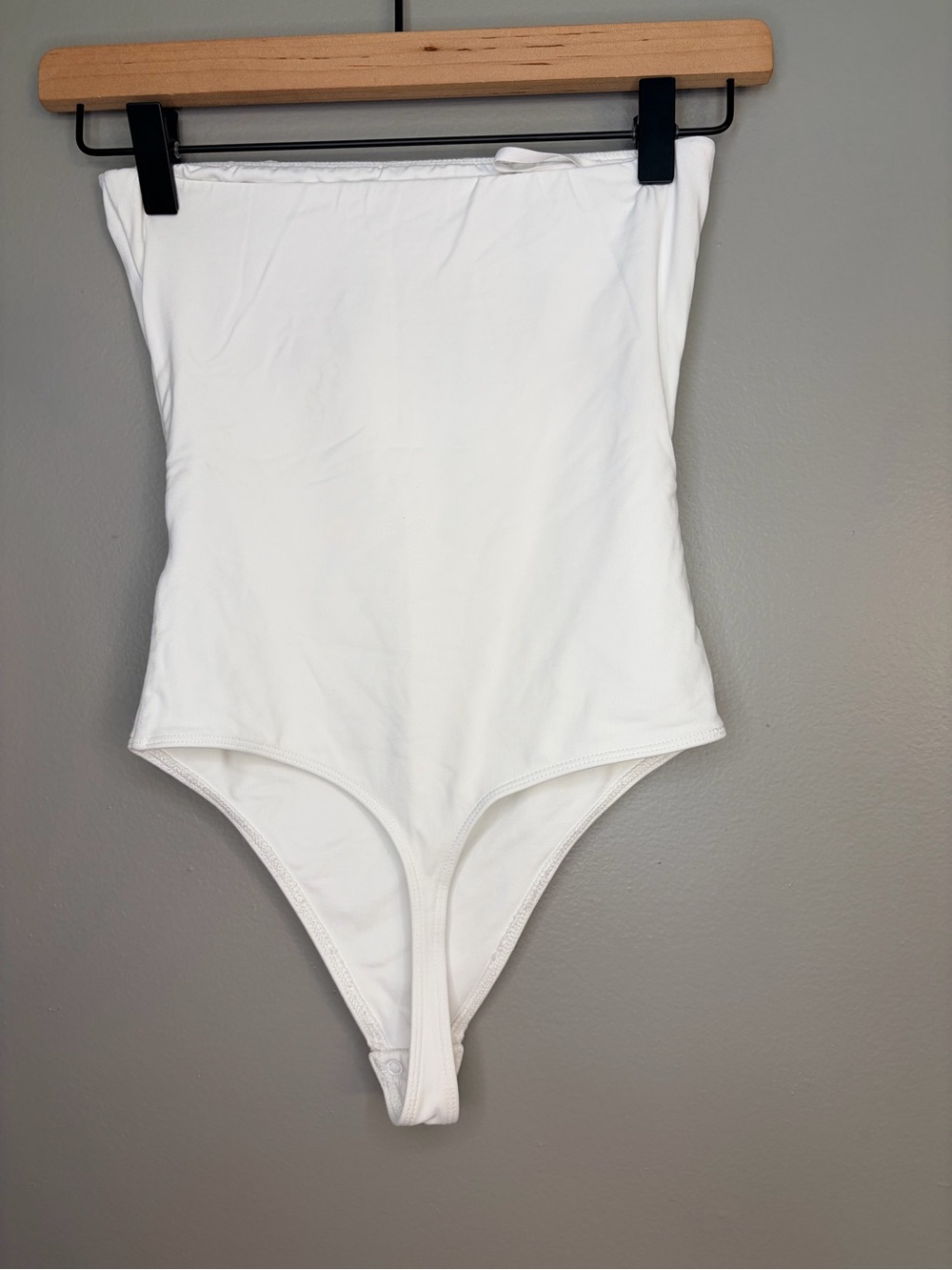 Aritzia Women’s Babaton Contour Tube Bodysuit in White, Size XS - Picture 6 of 9